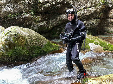 渓流用のドライスーツ