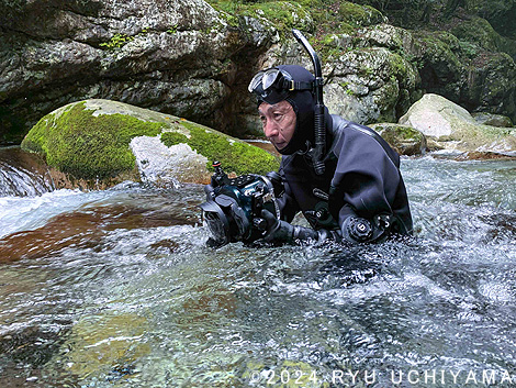 渓流用のドライスーツ