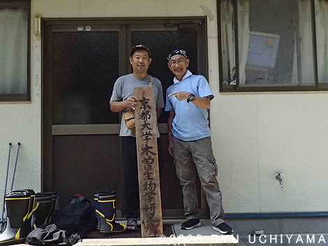 佐藤氏と研究所の前にて